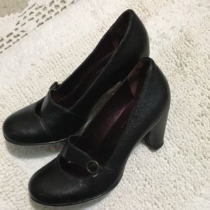 Indigo by Clark’s Black Mary Jane heels sz 5